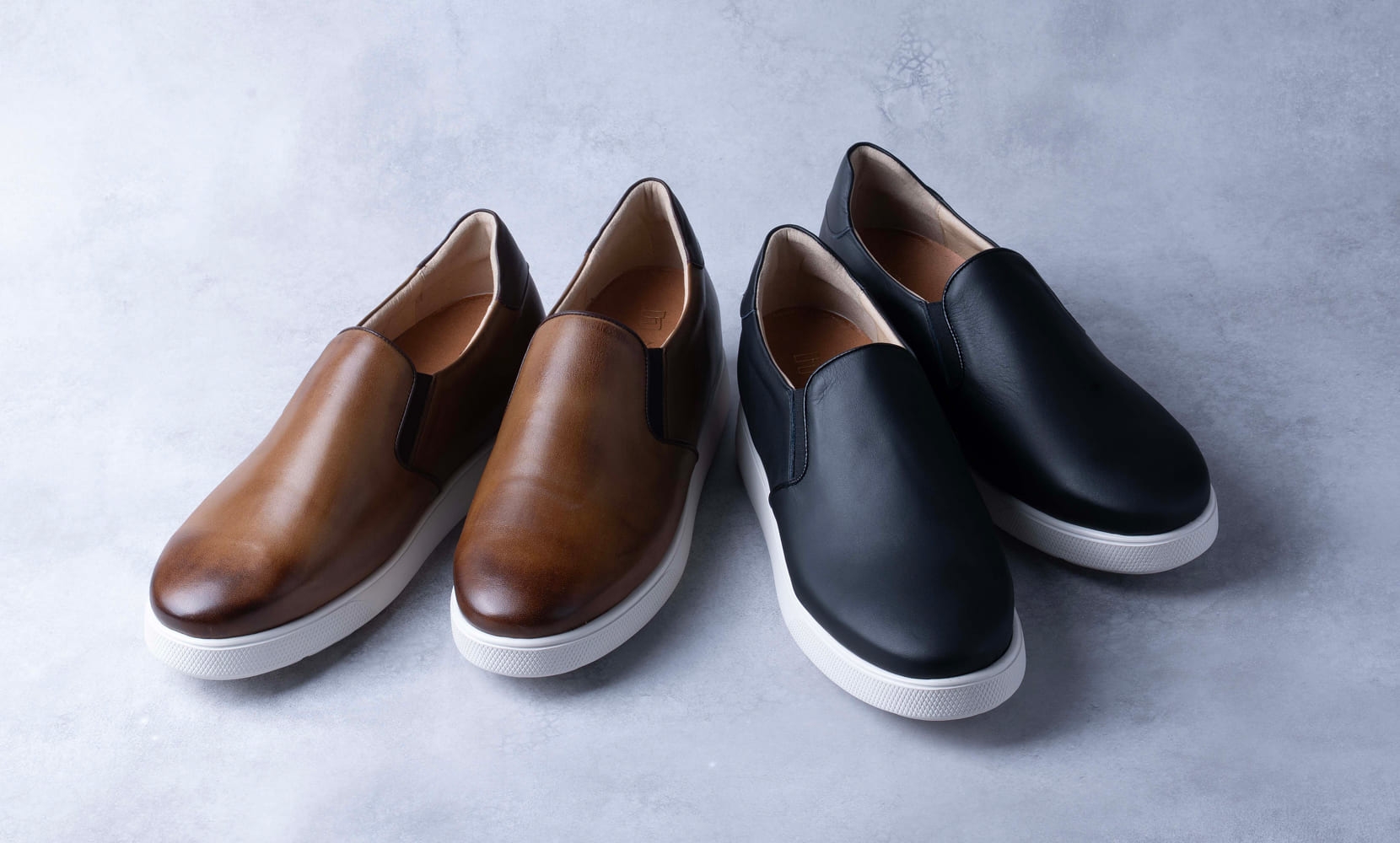 靴の​表裏に天然レザーを​使用